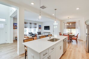 Apartment (3 Bedrooms) | Interior - Charming Charlotte Townhome: 6 Mi to Downtown! (Charlotte)