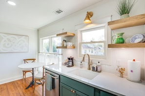 Apartment (1 Bedroom) | Interior - 2 Mi to Tyler Rose Garden: Vibrant Apartment! (Tyler)