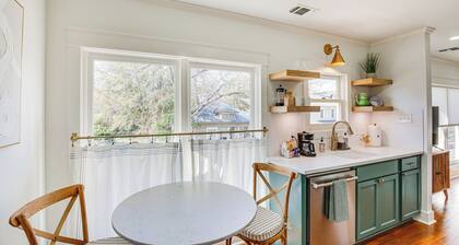 2 Mi to Tyler Rose Garden: Vibrant Apartment!