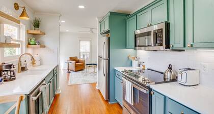 2 Mi to Tyler Rose Garden: Vibrant Apartment!