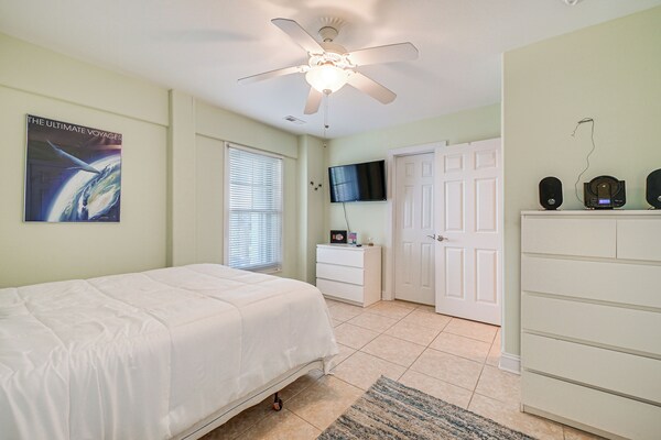 Breezy Kure Beach Home - Walk To Pier & Ocean! - Kure Beach, NC
