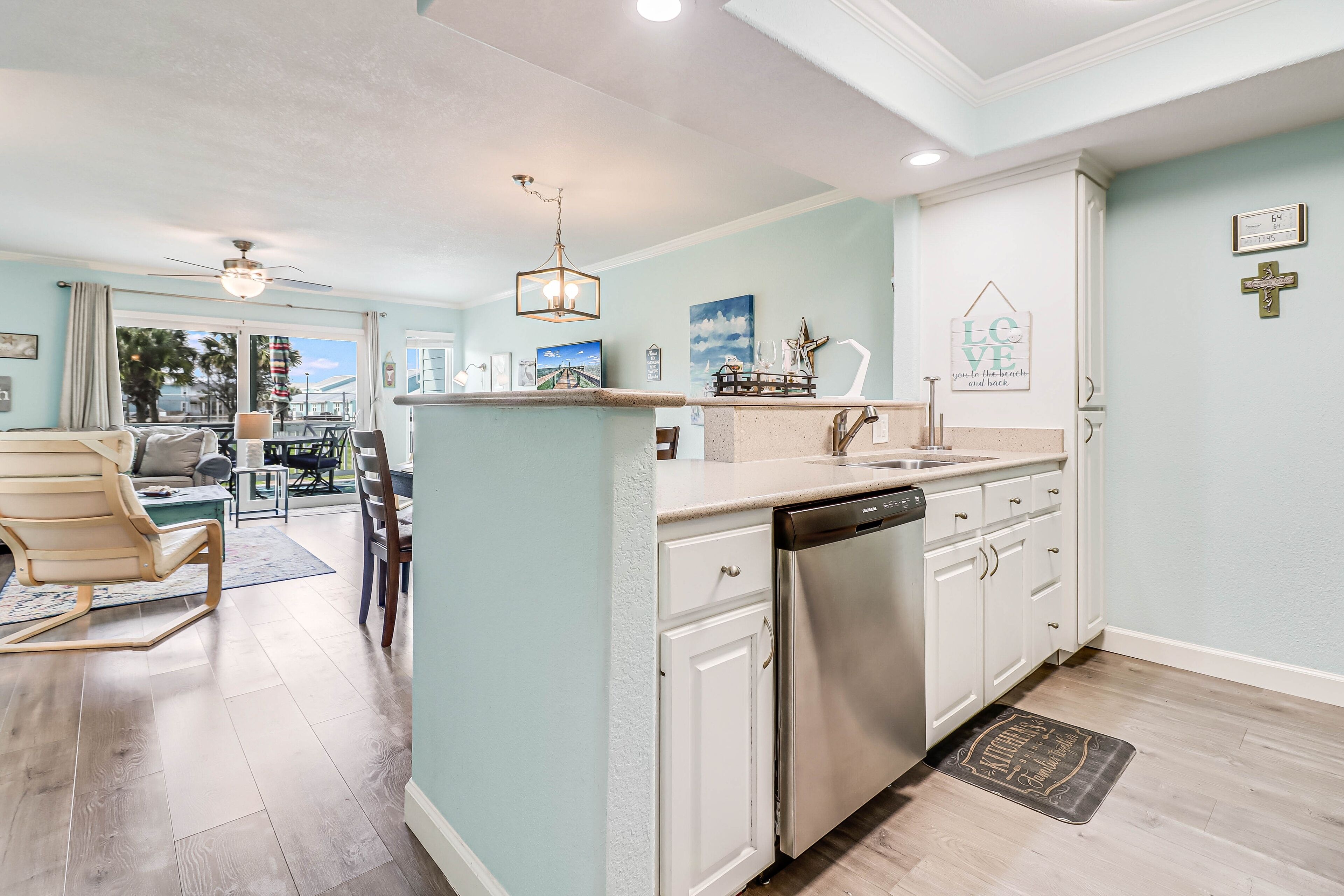 Condo, 3 Bedrooms | Private kitchen | Fridge, oven, stovetop, coffee/tea maker