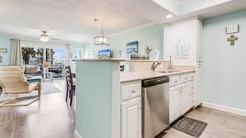 Condo, 3 Bedrooms | Private kitchen | Fridge, oven, stovetop, coffee/tea maker