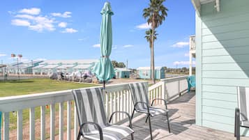 Condo, 3 Bedrooms | Property grounds