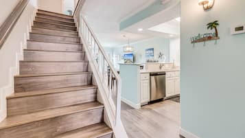 Condo, 3 Bedrooms | Interior