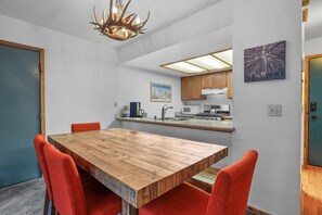 Dining - Cozy Kirkwood Condo â The Meadows 2 Bedroom 2 Condo by RedAwning (Kirkwood)