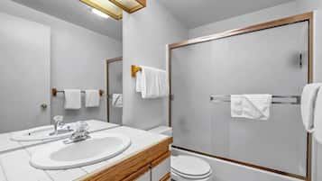 Condo, 1 Bedroom | Bathroom | Towels