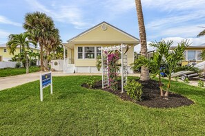 House, 2 Bedrooms | Exterior - 149 Pearl St. 2 Bedroom Home by RedAwning (Fort Myers Beach)