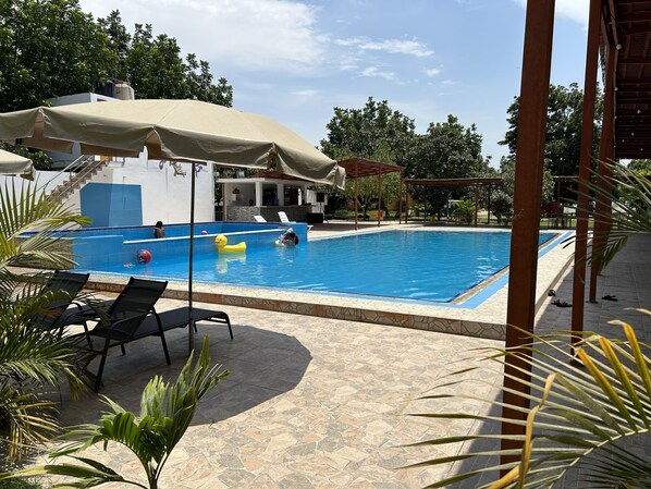 Outdoor pool - Ica adventures out of the woods (La Tinguiña)