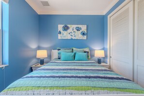 3 bedrooms, iron/ironing board, internet, bed sheets - ☀️Private, Heated Pool-Canal Front with Beautiful Views-Drift Inn☀️ (Fort Myers Beach)