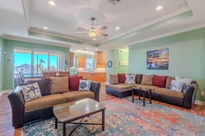 TV - ☀️Private, Heated Pool-Canal Front with Beautiful Views-Drift Inn☀️ (Fort Myers Beach)