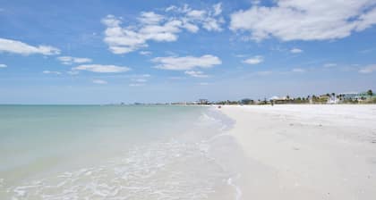 Unobstructed views of the beach from Lone Palm Retreat