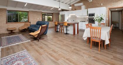 4 Shelly Beach Road: 2 BR, 2 BA House in Port Macquarie , Sleeps 4