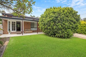 Exterior - 4 Shelly Beach Road: 2  BR, 2  BA House in Port Macquarie , Sleeps 4 (Port Macquarie)