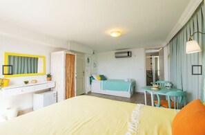 A bedroom with a bed, a desk, a chair, a wardrobe, and a bathroom. - Kuytu Bed & Breakfast (Kas)