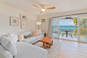 Smart TV, books - Kona Palms on Alii Drive | 2-Bedroom | Ocean View, Kona Hawaii (Kailua-Kona)