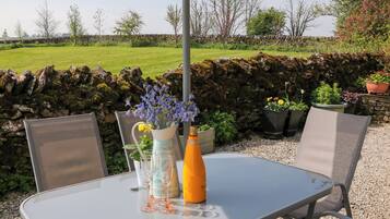 Cottage | Outdoor dining