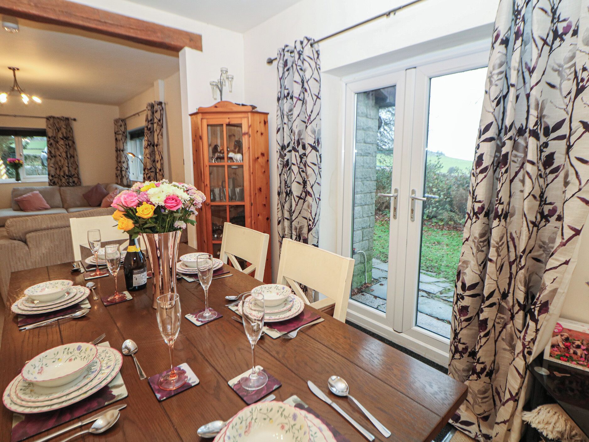 Cottage | Dining