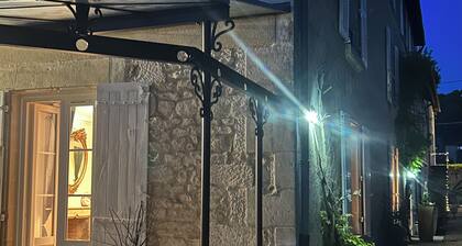 Maison 18e Siècle Avec son Parc au Bord de la Rivière à 5 Minutes du Futuroscope