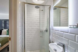 Shower, hair dryer, towels, shampoo - Host & Stay | Penny Farthing Cottage (Whitby)