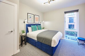 2 habitaciones, escritorio, tabla de planchar con plancha y wifi 