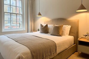 2 Schlafzimmer, Schreibtisch, Bügeleisen/Bügelbrett, Reisekinderbett