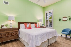 1 bedroom, iron/ironing board, free WiFi, bed sheets - Gadsden Hideaway: Historic Downtown Luxury in East Hill Preservation District (Pensacola)