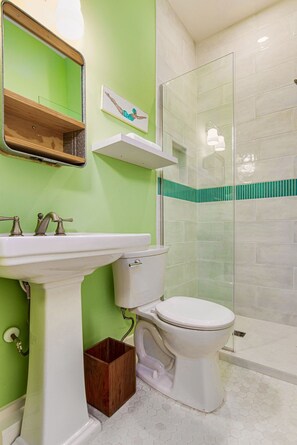 Douche, serviettes fournies