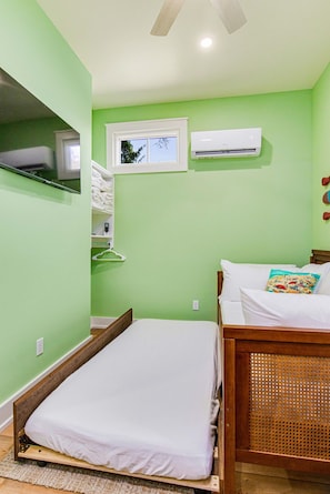 Free WiFi, bed sheets