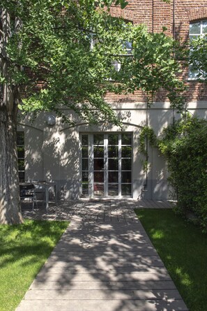 Outdoor dining - CASAGINKO - Cozy loft with garden in Milano 


 (Milano)