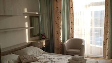 Apartment | 2 bedrooms, desk, iron/ironing board, free WiFi