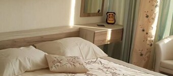 2-bed - Sleeps 4 - w Parking