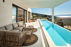 Outdoor pool, a heated pool - Villa Askana, Infinity Pool, Whirlpool, Sauna, 4 Bäder, Meerblick, Outdoorküche (Jesenice)