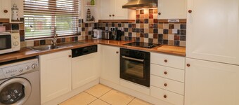 SEA SPRAY COTTAGE, pet friendly in Rathmullan, County Donegal