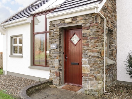Exterior detail. SEA SPRAY COTTAGE, pet friendly in Rathmullan, County Donegal