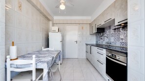 Fridge, microwave, oven, stovetop - Sunny Apart W Balcony in Algarve by LovelyStay (Ferragudo)