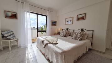 1 slaapkamer, een strijkplank/strijkijzer, gratis wifi, beddengoed