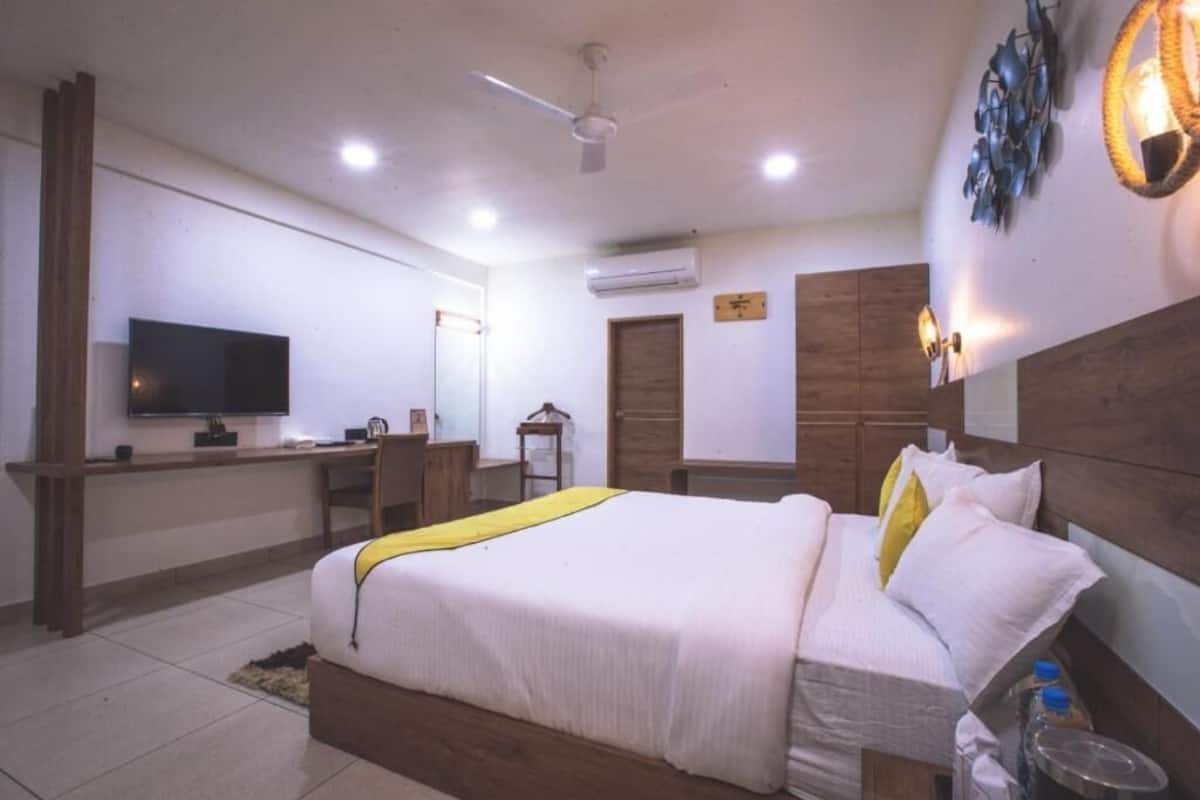 Superior Room | 1 bedroom, in-room safe, individually decorated, individually furnished