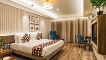 Executive Room | 1 bedroom, in-room safe, individually decorated, individually furnished