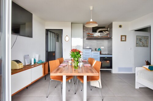 Apartment for 4 on estate with pool