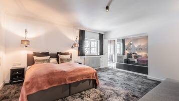 Căn hộ Deluxe, hiên | 3 phòng ngủ, truy cập Internet không dây miễn phí, bộ trải giường