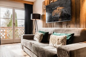 Apartamento família, sacada | Área de estar | TV de tela plana 30 cm com canais digitais, Netflix