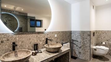 Luxury Apartment, Mountainside | Bathroom | Hair dryer, towels