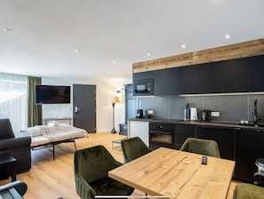 Basic Apartment, Ground Floor | Private kitchen | Mini-fridge, oven, stovetop, dishwasher - Love the Alps Apartments (Reith bei Seefeld)