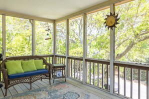 Property grounds - Sandy Paws, Oceanside House in Emerald Isle, NC! (Emerald Isle)