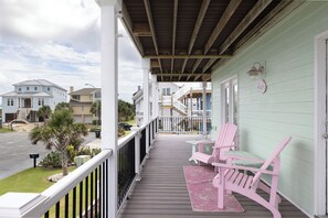 Terrace/patio - Sea Breeze, Almost Oceanfront House in Atlantic Beach, NC! (Atlantic Beach)