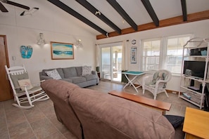 Een smart-tv en een dvd-speler