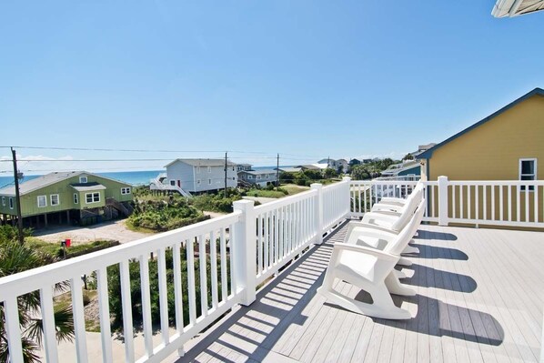 Terrace/patio - Sea Notes, Almost Oceanfront House in Emerald Isle, NC! (Emerald Isle)