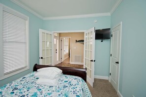 5 bedrooms, WiFi - Searenity, Oceanfront House in Emerald Isle, NC! (Atlantic Beach)