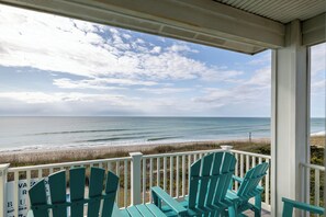 Property grounds - Seas The Day, Oceanfront House in Pine Knoll Shores, NC! (Pine Knoll Shores)